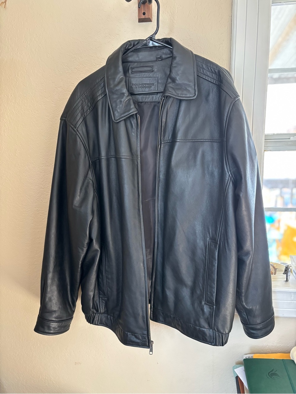 Roundtree & Yorke Black Leather Bomber Jacket